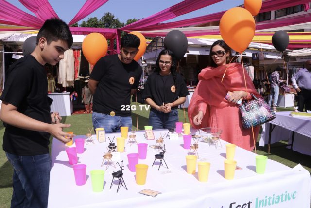 Founder of Helping Feet Initiative Sumeir Bhatia (2nd fm left) , with members of his team at The Festive Lane Exhibition, where he rallied around exhibitors to raise funds for buying footwear for needy children.