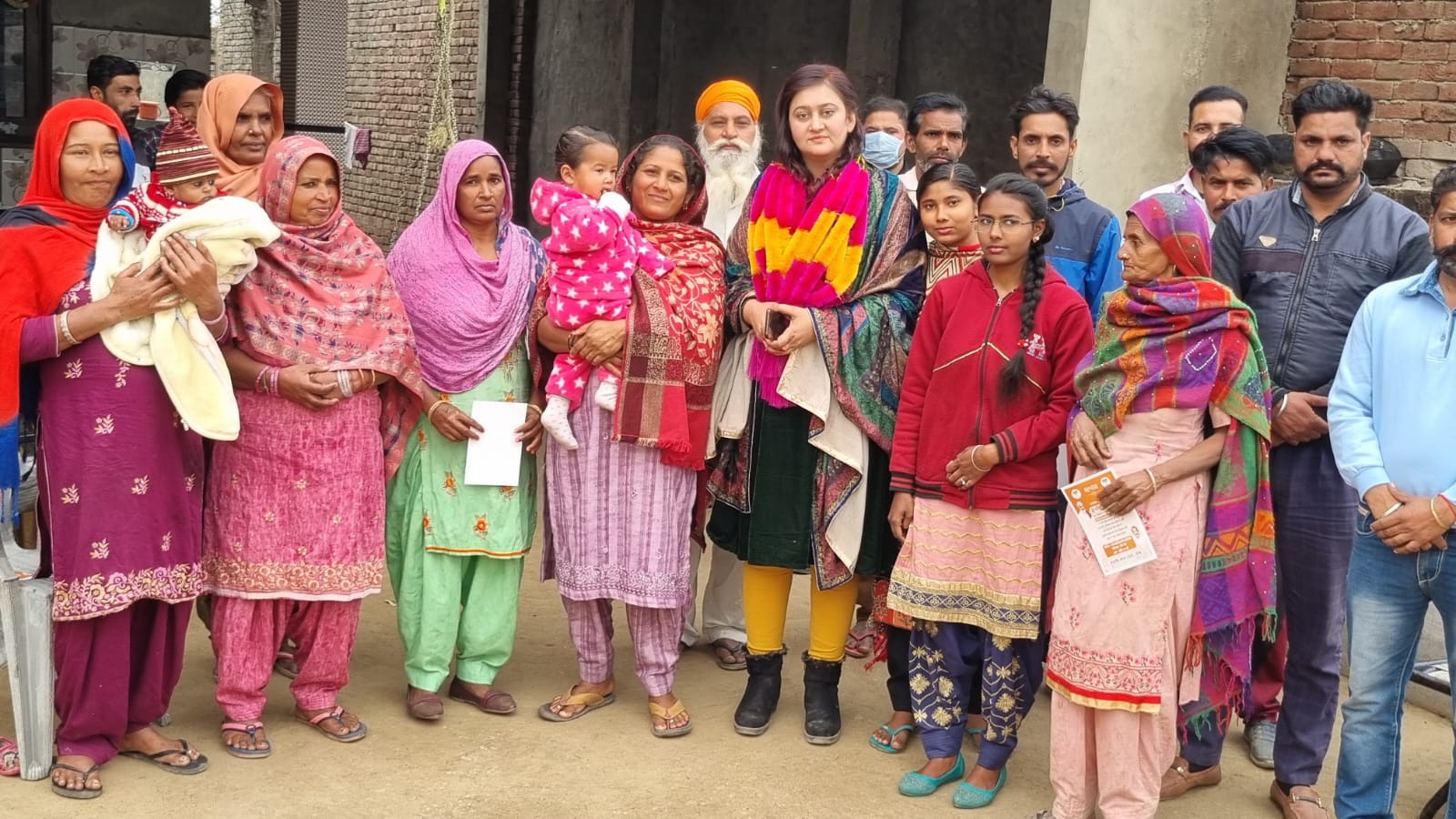 Ferozepur BJP leader Gurparvez Singh Sandhu's wife Harkaramjot Kaur visited border villages in Ferozepur district to invite villagers for PM's Jan 5 rally in Ferozepur.
