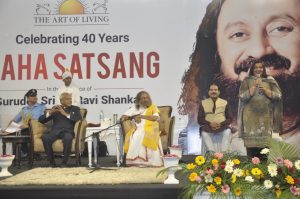 Gurudev Sri Sri Ravi Shankar and Governor Punjab Sh. Banwari Lal Purohit at the 'Mahasatsang' event held at the site of 'The Wellness City' coming up on the Chandigarh - Patiala Road. (3)