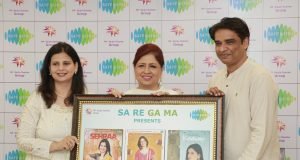 Punjabi Singer, Dr. Pooja flanked by Savita Bhatti and Ranbir Kumar unveil a poster of Punjabi Traditional songs during the Press Meet held at Press Club, Chandigarh on 15 April, 2022..