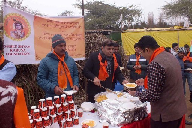 Saffron rice and saffron milk distributed by Shree Shyam Karuna Foundation