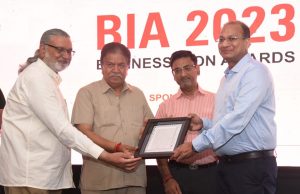 Ashish Mittal, Director, Royale Estate Group(4th from left) receiving the Business Icon Award