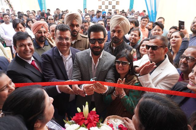 Actor Binnu Dhillon inaugurates TVISVA Jewels store in Peer Muchalla